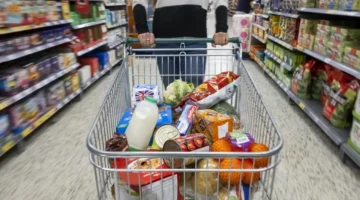 تخفيضات كبرى قبل رمضان على أسعار الأرز والزيت بالمجمعات الاستهلاكية